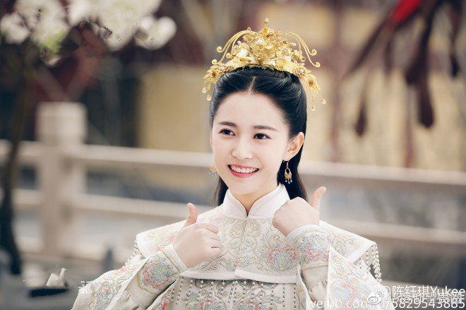 Một mình “cân” 2 vai, người đẹp Hương Mật Tựa Khói Sương gây chú ý vì nhan sắc đỉnh cao - 1