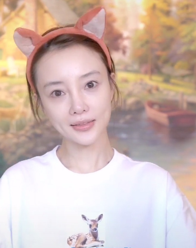 Nhan sắc của tiểu Hoa đán bị chồng bỏ: Khoe mặt mộc già đi hẳn 10 tuổi - 2