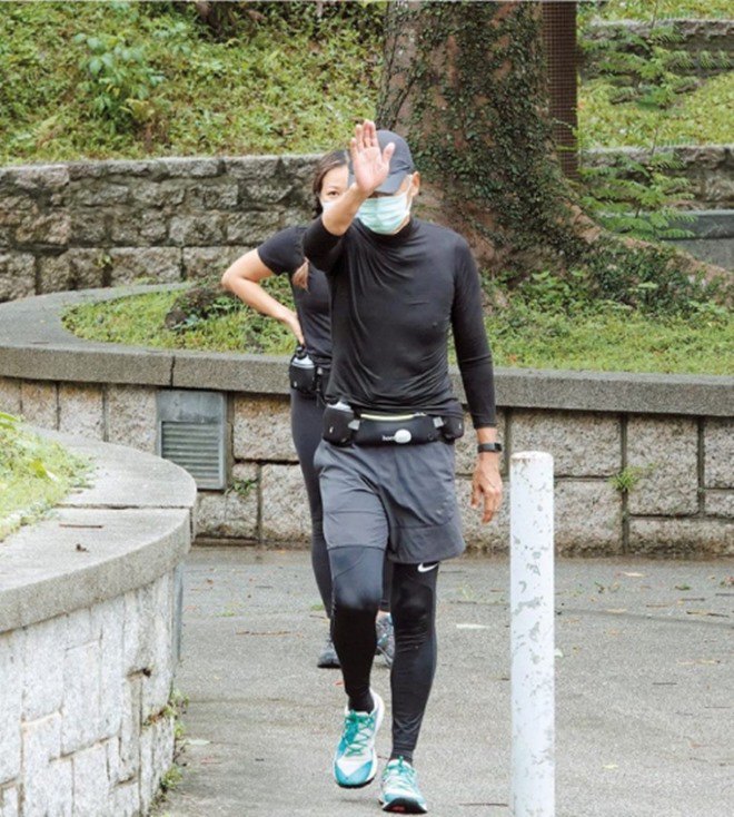 Tài sản 16 nghìn tỷ nhưng Châu Nhuận Phát mặc đồ cũ, việc nhà amp;#34;tự thân vận độngamp;#34; - 4