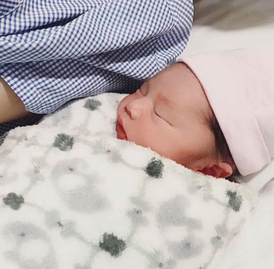 2 trai đẹp The Men làm bạn gái có bầu trước cưới, amp;#34;vungamp;#34; tiền đưa đi đẻ sang chảnh - 5