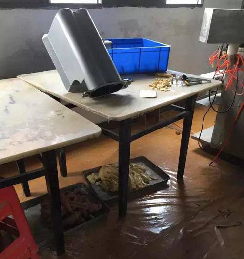 Bánh trung thu Trung Quốc giá rẻ hơn cả mớ rau, đến người bản địa còn phải amp;#34;dè chừngamp;#34; - 6