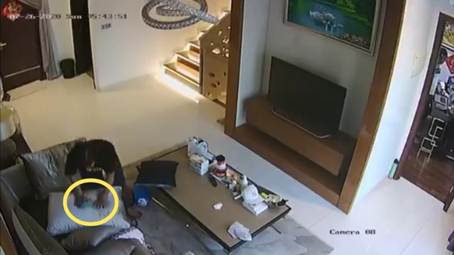 Kiểm tra camera phòng khách, chủ nhà phát hiện hành vi bệnh hoạn của cô giúp việc - 3