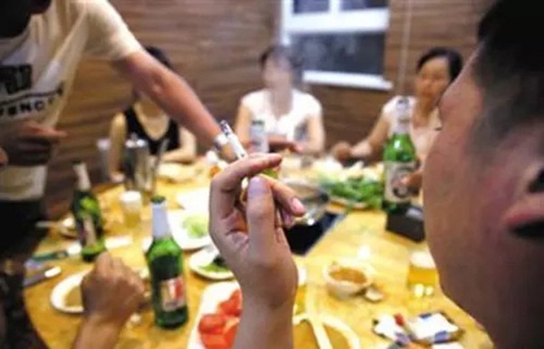 5 thói quen sau ăn có thể amp;#34;tàn pháamp;#34; dạ dày, càng làm thường xuyên hậu quả càng lớn - 1