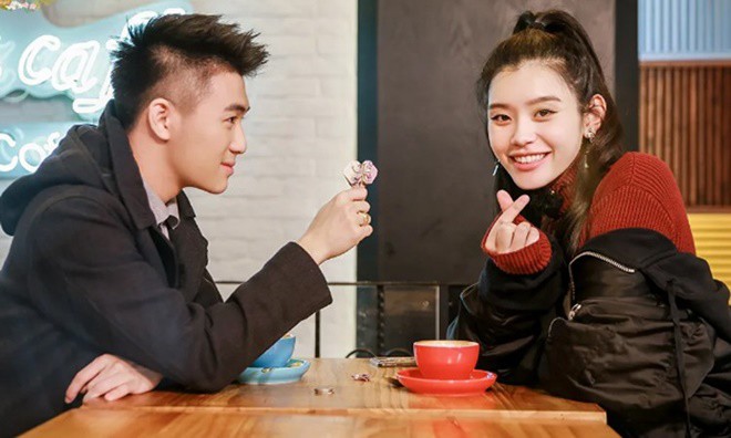 Làm dâu nhà amp;#34;vua sòng bàiamp;#34;, chân dài Cbiz phải từ bỏ điều này vì mẹ chồng - 2