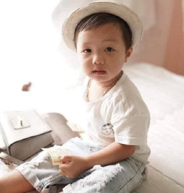 Vụ bé trai Bắc Ninh mất tích ở công viên: Đặc điểm nhận dạng người phụ nữ nghi vấn - 2