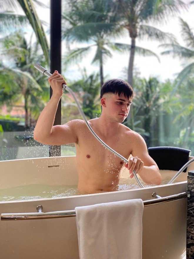 Chuyện tình yêu của trai đẹp ngoại quốc ở Người Ấy Là Ai, thú vị nhất lại là chàng gay - 14