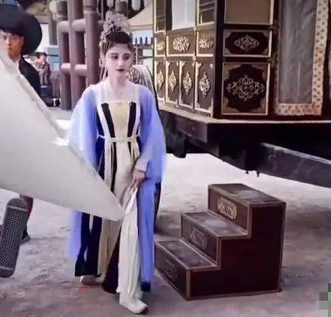 Phát hoảng với gương mặt trát phấn trắng toát của amp;#34;mỹ nhân 4000 năm có mộtamp;#34; - 3