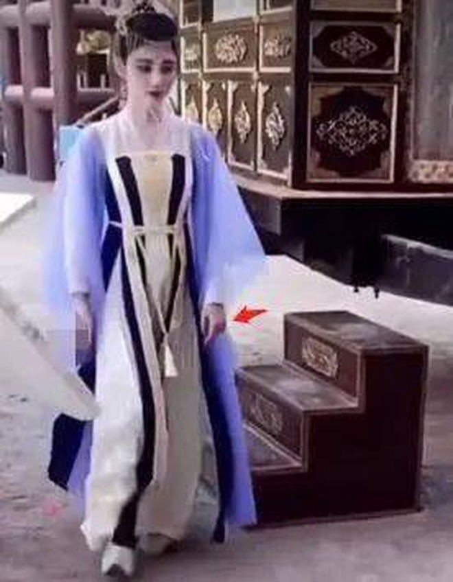 Phát hoảng với gương mặt trát phấn trắng toát của amp;#34;mỹ nhân 4000 năm có mộtamp;#34; - 4