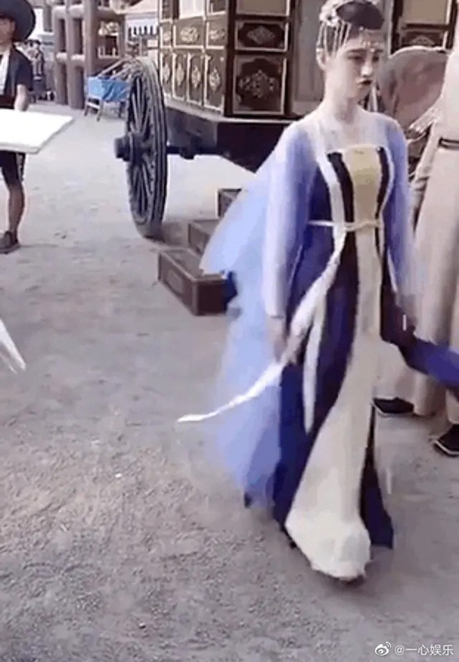 Phát hoảng với gương mặt trát phấn trắng toát của amp;#34;mỹ nhân 4000 năm có mộtamp;#34; - 7