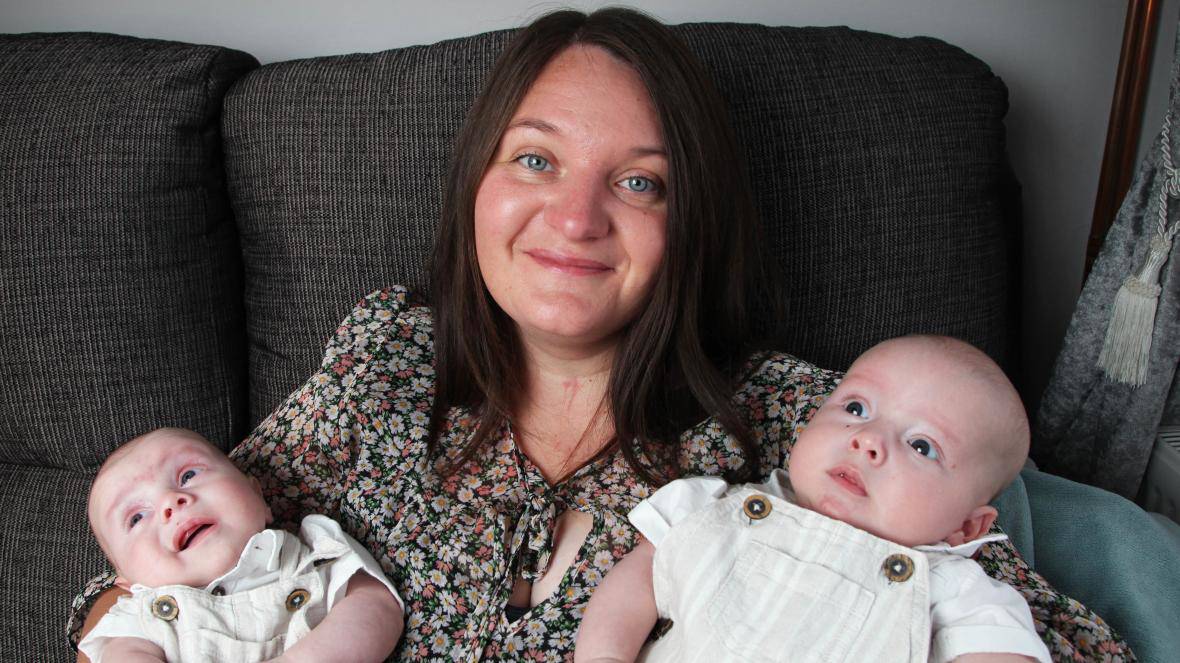 9X sinh đôi sau 3 năm chồng qua đời, danh tính người bố khiến mẹ chồng khóc nghẹn - 1