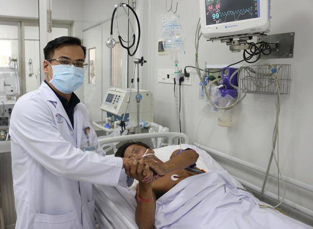 Vụ người đàn ông mang rắn độc đến BV khi bị cắn: Chia sẻ đẫm nước mắt của chị gái - 2