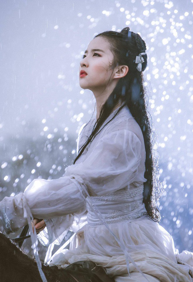 Ảnh cũ của Lưu Diệc Phi bị amp;#34;đào mộamp;#34;, nhan sắc kém xa dưới ống kính người qua đường - 3