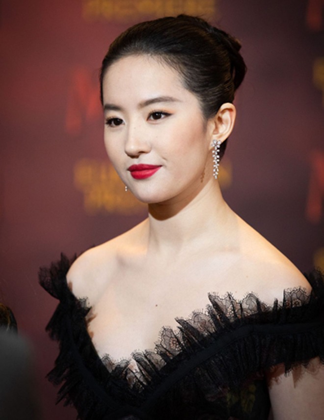 Ảnh cũ của Lưu Diệc Phi bị amp;#34;đào mộamp;#34;, nhan sắc kém xa dưới ống kính người qua đường - 6