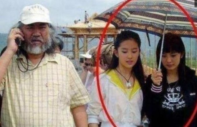 Ảnh cũ của Lưu Diệc Phi bị amp;#34;đào mộamp;#34;, nhan sắc kém xa dưới ống kính người qua đường - 8