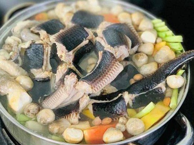Về miền Tây, cố vượt qua sự sợ hãi mà thử cực phẩm lẩu rắn hổ hành ngon bá cháy