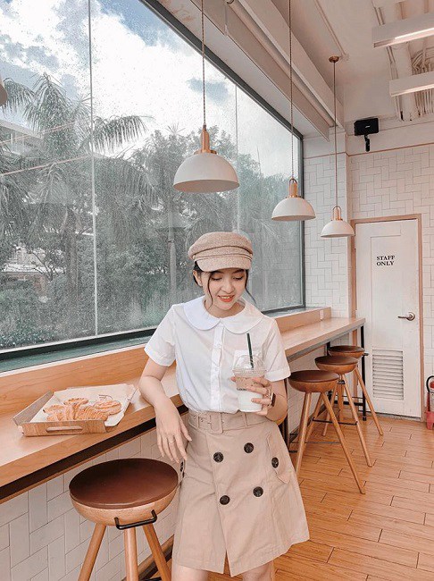  Để tự lập, Trâm vừa học vừa làm thêm đủ các công việc như nhân viên nhà hàng tiệc cưới, bán trà sữa đến mẫu ảnh cho shop thời trang.