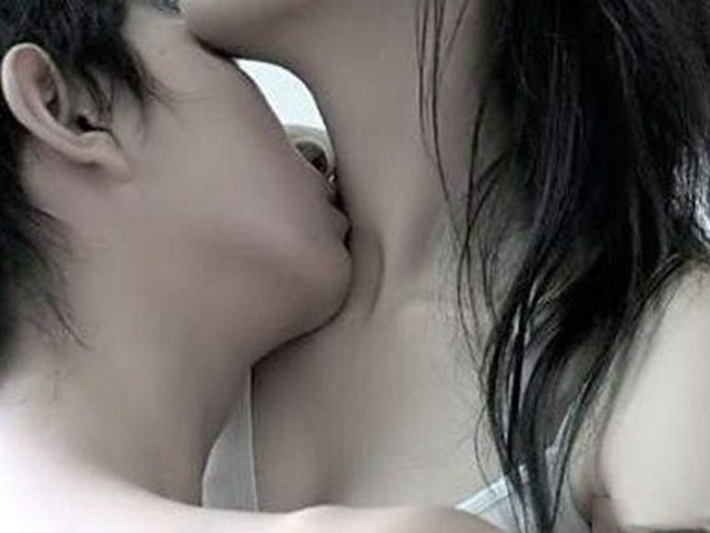 Sau lần đầu quan hệ với soái ca nhà giàu, cô gái nhận tin sốc tới mức nhập viện 7 Quan hệ với đại gia, cô gái phải đi cấp cứu ai ngờ bị vạch trần sự thật đen tối