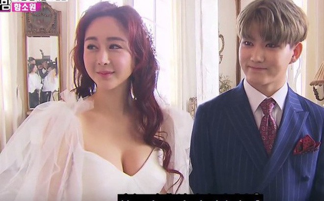 Hoa hậu Hàn nắm chặt tay bố chồng Trung Quốc, ông xã kém 18 tuổi thờ ơ đi bên cạnh - 1