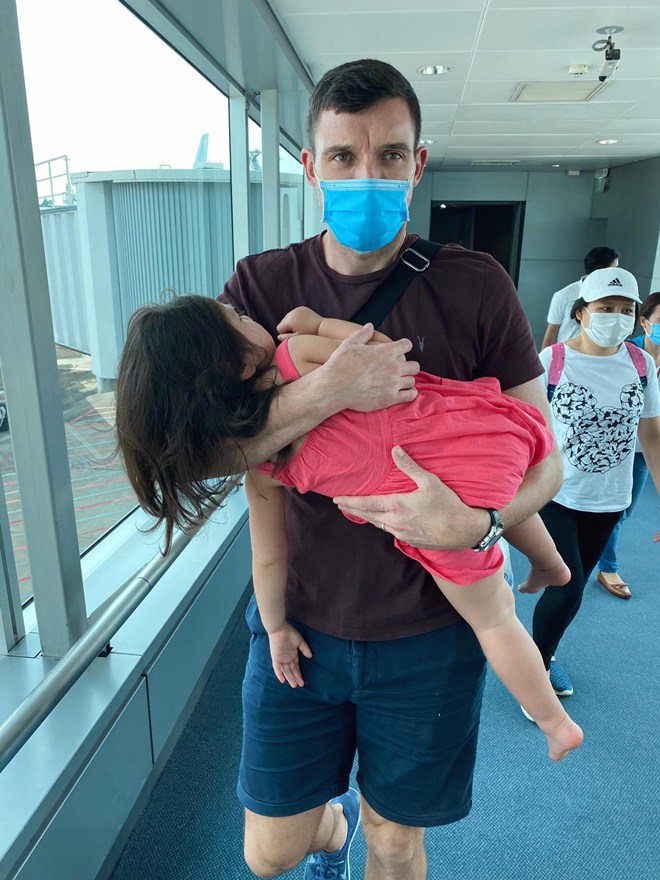 Sao Việt 24h: Vợ Bình Minh amp;#34;mếu dởamp;#34; vì bà vú toàn dặn dò ông xã chứ không phải mình - 9