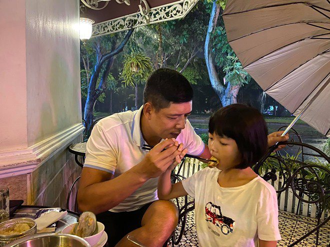 Sao Việt 24h: Vợ Bình Minh amp;#34;mếu dởamp;#34; vì bà vú toàn dặn dò ông xã chứ không phải mình - 3