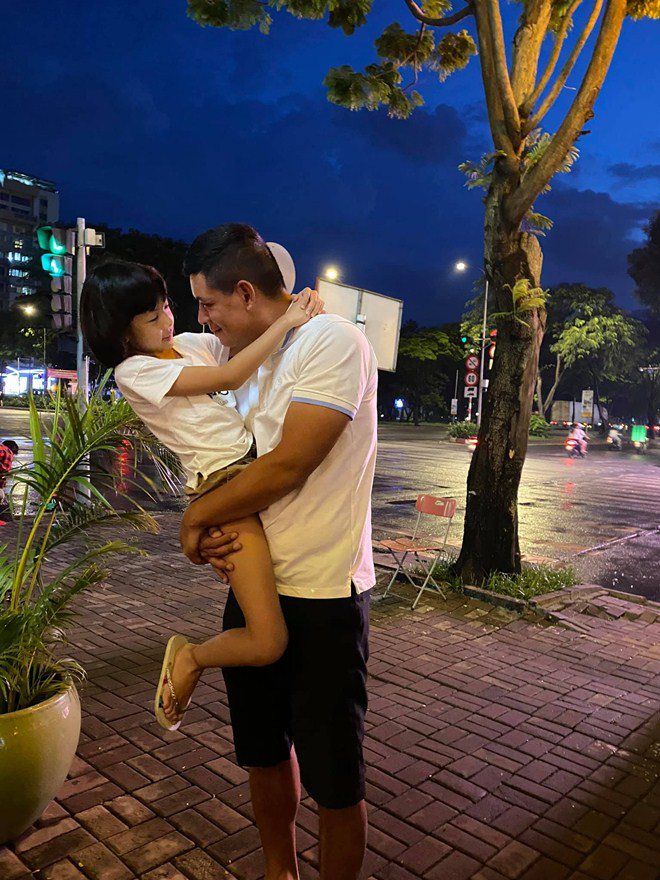 Sao Việt 24h: Vợ Bình Minh amp;#34;mếu dởamp;#34; vì bà vú toàn dặn dò ông xã chứ không phải mình - 5