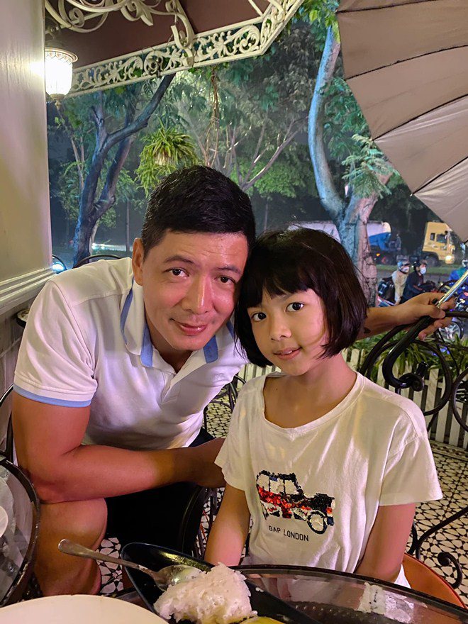 Sao Việt 24h: Vợ Bình Minh amp;#34;mếu dởamp;#34; vì bà vú toàn dặn dò ông xã chứ không phải mình - 2