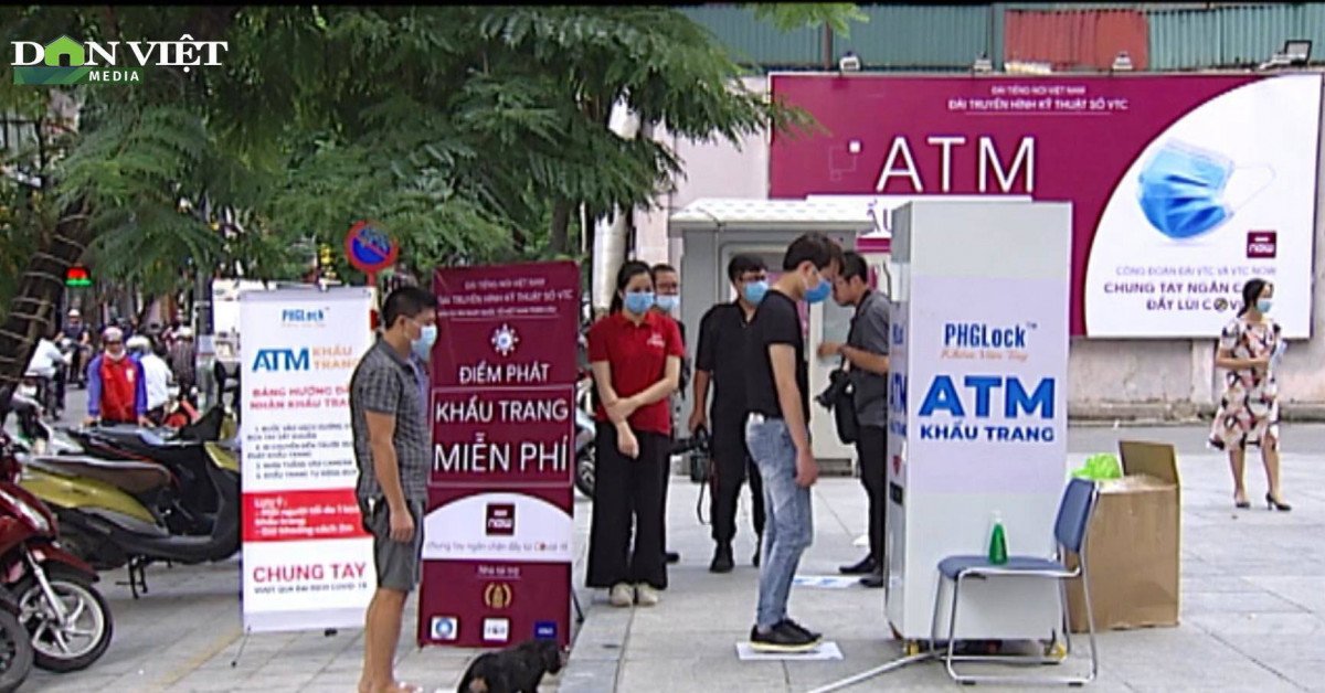 Cây ATM khẩu trang miễn phí giúp người Hà Nội chống Covid 19
