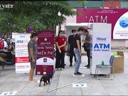 Clip Eva - Cây “ATM khẩu trang” miễn phí giúp người Hà Nội chống Covid 19