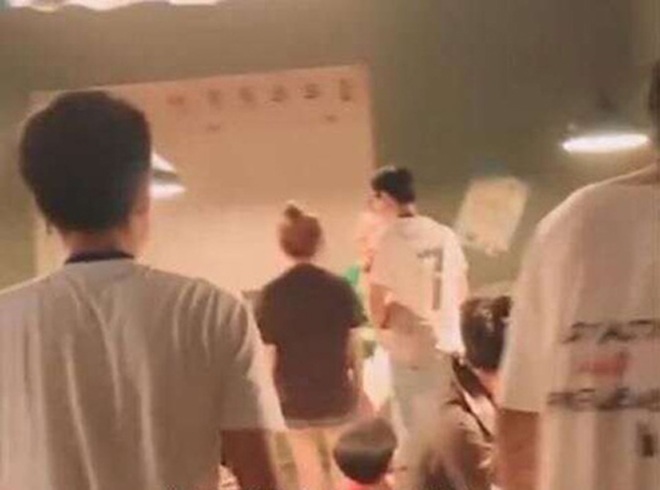 Lần đầu Triệu Vy nổi giận, ném đồ đạc lung tung, lớn tiếng quát mắng diễn viên - 4