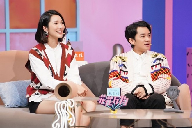 Đi bên vợ hoa hậu, amp;#34;chú lùn TVBamp;#34; lọt thỏm, bị nhầm là giúp việc - 4