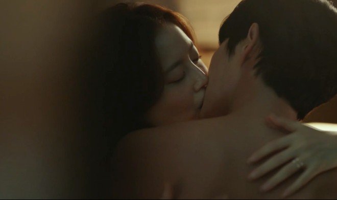 Hoa Của Quỷ: Phim amp;#34;đốt mắtamp;#34; người xem bằng những màn nóng bỏng của vợ chồng amp;#34;Juliet xứ Hànamp;#34; - 4