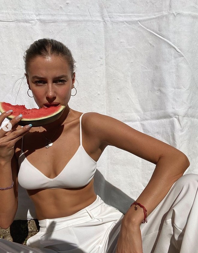 Không ngờ Brad Pitt đang qua lại với chân dài nóng bỏng, gương mặt giống Angelina Jolie - 8