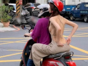 Tin tức - Đi xe ôm diện đồ hớ hênh, cô gái hở toang hoác nửa ngực và tấm lưng trần