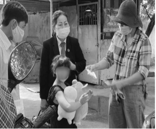 Ánh mắt đượm buồn của cháu bé bị cha dượng bạo hành, người thân bỏ rơi - 1