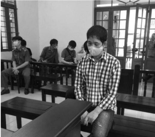 Ánh mắt đượm buồn của cháu bé bị cha dượng bạo hành, người thân bỏ rơi - 2