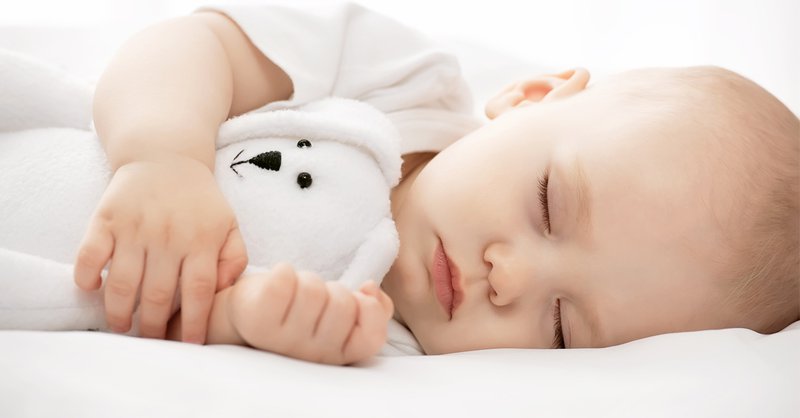 Trẻ sơ sinh vừa bế ngủ đặt xuống giường lại khóc có 7 lý do, loại thứ 6 là bệnh - 7