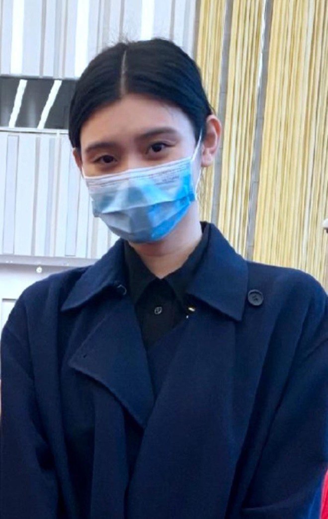 Ngôi sao 24/7: Trương Bá Chi mặc áo bó, ai cũng chăm chăm nhìn vòng 2 nhô cao thấy rõ - 10