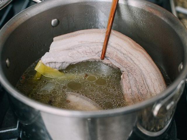 Thói quen quá nhiều người mắc khi chế biến thịt lợn này cần bỏ ngay kẻo thành chất độc