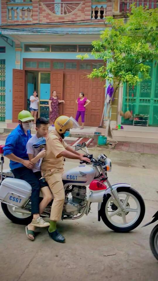 Nam sinh ngủ quên được CSGT đến nhà đón được bao nhiêu điểm thi tốt nghiệp THPT? - 1