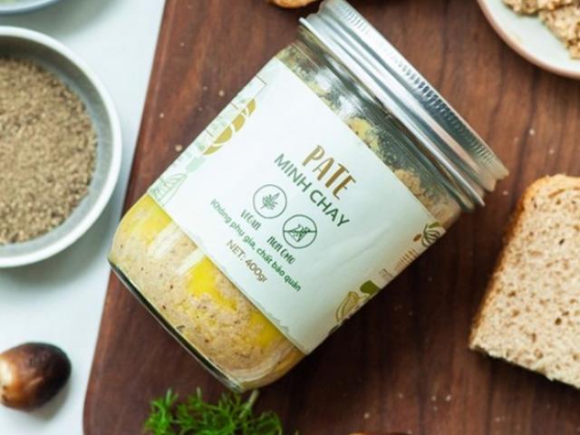 Hà Nội: Hai vợ chồng liệt toàn thân, phải thở máy sau khi ăn pate Minh Chay