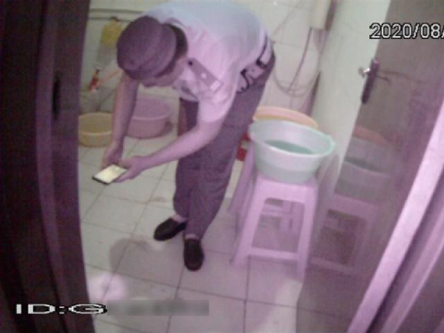 Nửa đêm nghe tiếng nước chảy, người phụ nữ hốt hoảng phát hiện sự thật trong nhà tắm