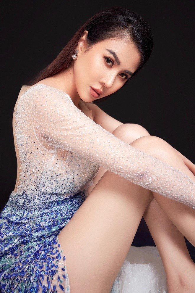 Á hậu từng đi bán vé số khoe vẻ đẹp nõn nà sau 1 năm đăng quang - 4