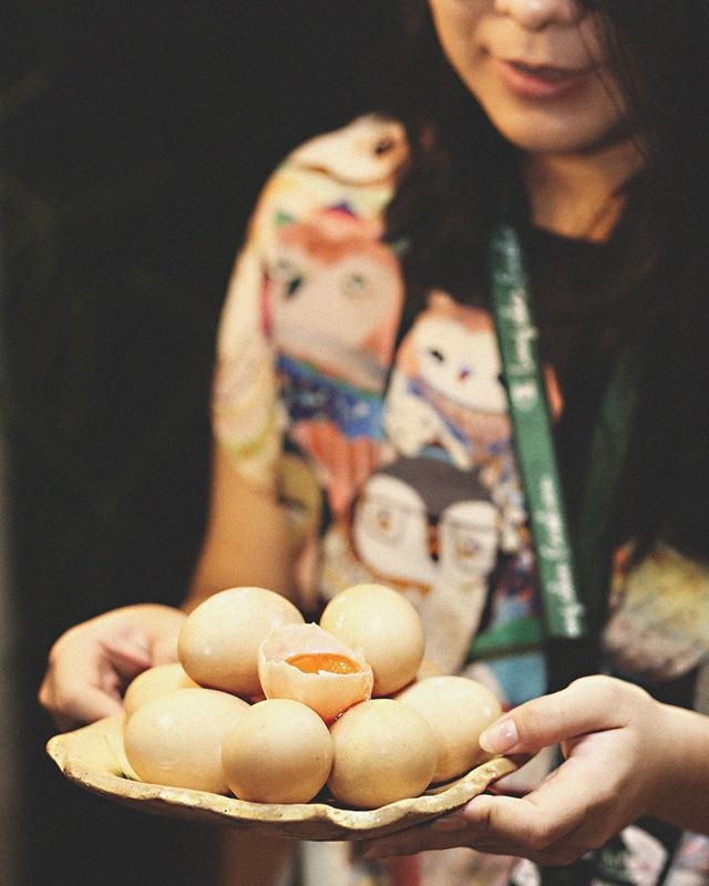 Cách làm trứng muối cho vào nhân bánh Trung thu tuyệt ngon của U40 Sài Gòn - 7