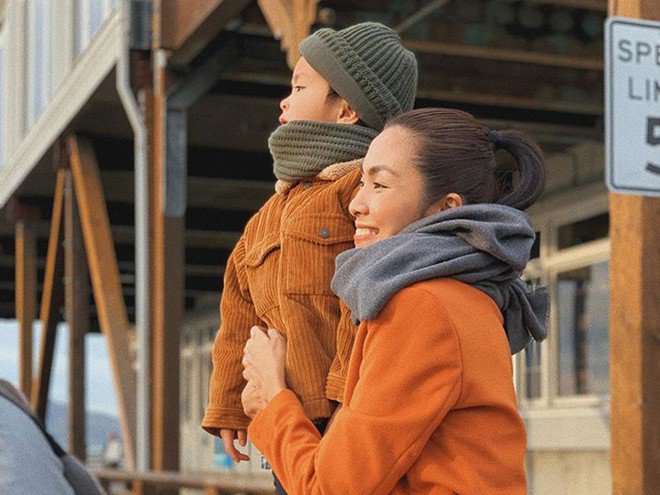 Quý tử 5 tuổi nhà Tăng Thanh Hà amp;#34;xổamp;#34; tiếng Anh, ái nữ líu lo hát cực yêu - 2