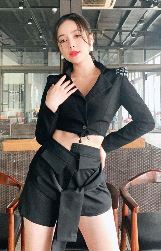 Lộ cảnh Hồng Đăng amp;#34;tay xách nách mangamp;#34; đồ cho Quỳnh Kool, quan hệ với Hồng Diễm mới bất ngờ - 4