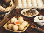 Bếp Eva - Cách làm trứng muối cho vào nhân bánh Trung thu tuyệt ngon của U40 Sài Gòn