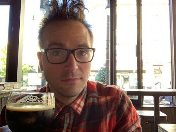 Bí ẩn người đàn ông đã có vợ nhưng vẫn quan hệ cùng lúc với 2 hồn ma - 1