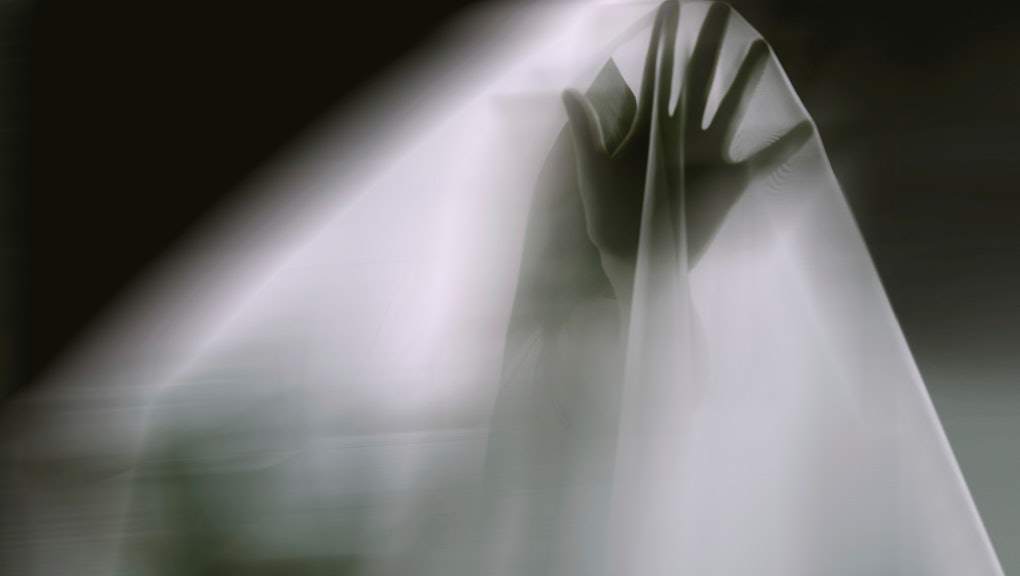 Bí ẩn người đàn ông đã có vợ nhưng vẫn quan hệ cùng lúc với 2 hồn ma - 4