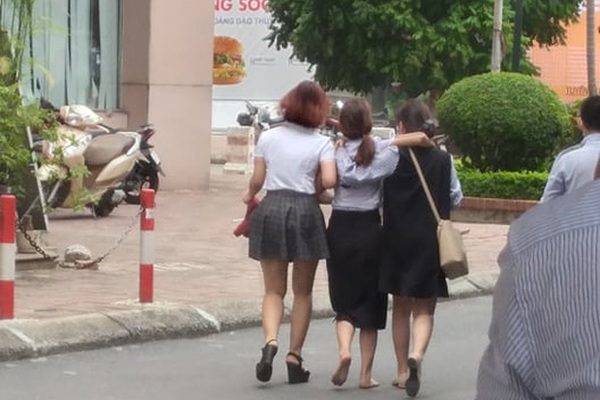 Tin tức 24h: Lời kể của nhân chứng vụ bé 6 tuổi rơi từ tầng 12 chung cư tử vong - 1