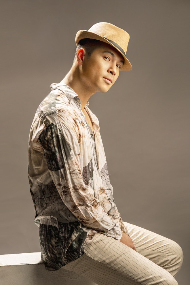 Trương Thế Vinh hé lộ hình ảnh mới bảnh bao, gây tò mò với ban nhạc mang tên amp;#34;Voi Biểnamp;#34; - 4